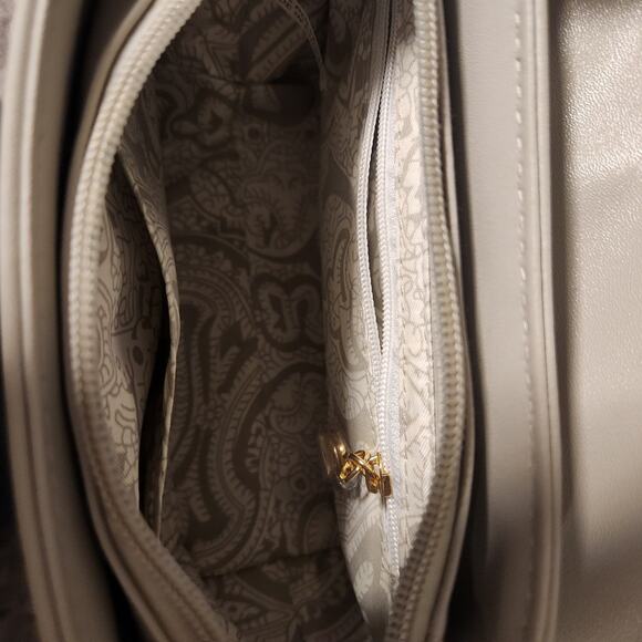 Belle Russo crossbody chain purse new - Picture 5 of 7